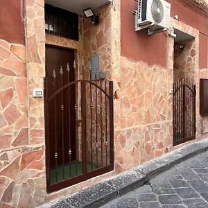 https://mary-house-apartments.taorminaitalyhotels.com