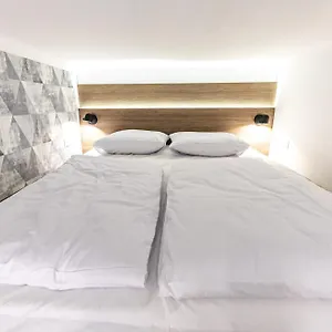 Zeus Design Apartament