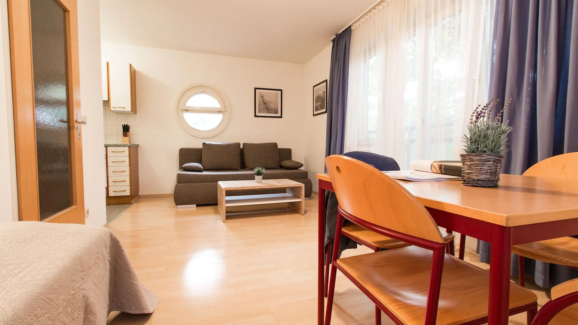 Apartmenthaus Hietzing I Contactless Check-In Viena Apartament