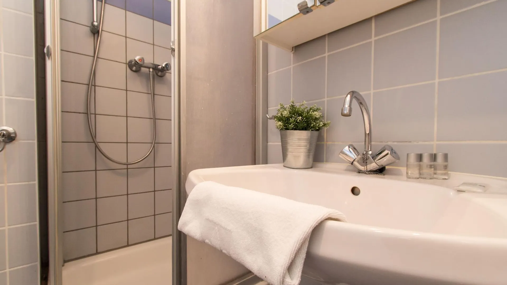 Apartmenthaus Hietzing I Contactless Check-In Viena Apartament