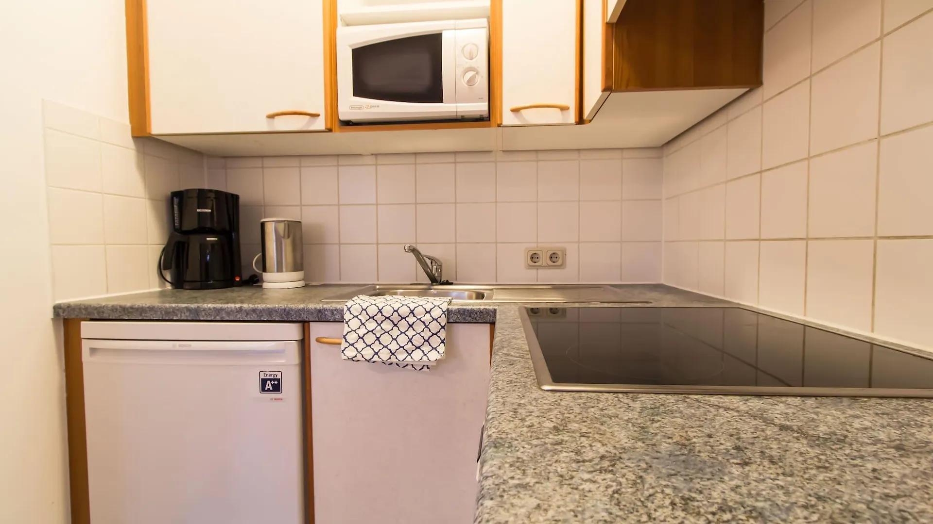 Apartmenthaus Hietzing I Contactless Check-In Viena Austria