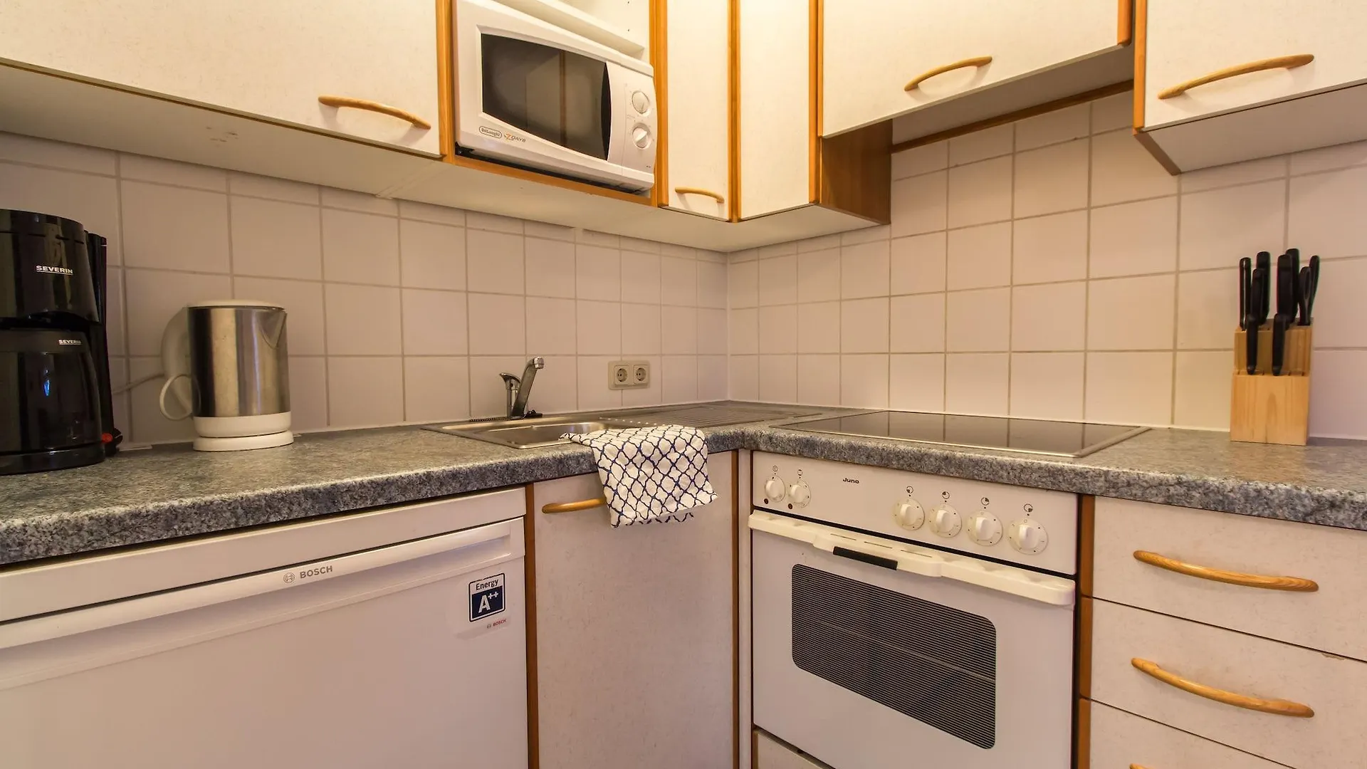 Apartmenthaus Hietzing I Contactless Check-In Viena