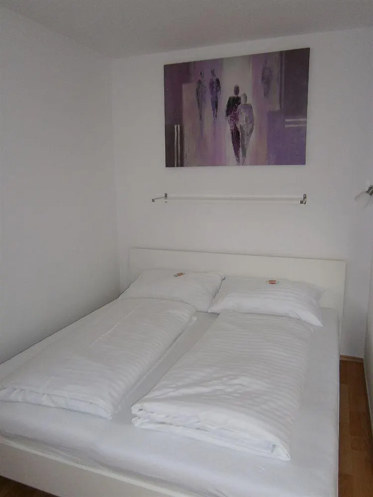 Apartmenthaus Hietzing I Contactless Check-In Viena Apartament