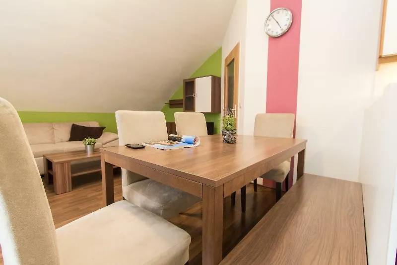 Apartmenthaus Hietzing I Contactless Check-In Viena